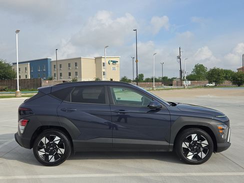 Used 2025 Hyundai Kona SEL FWD image 2