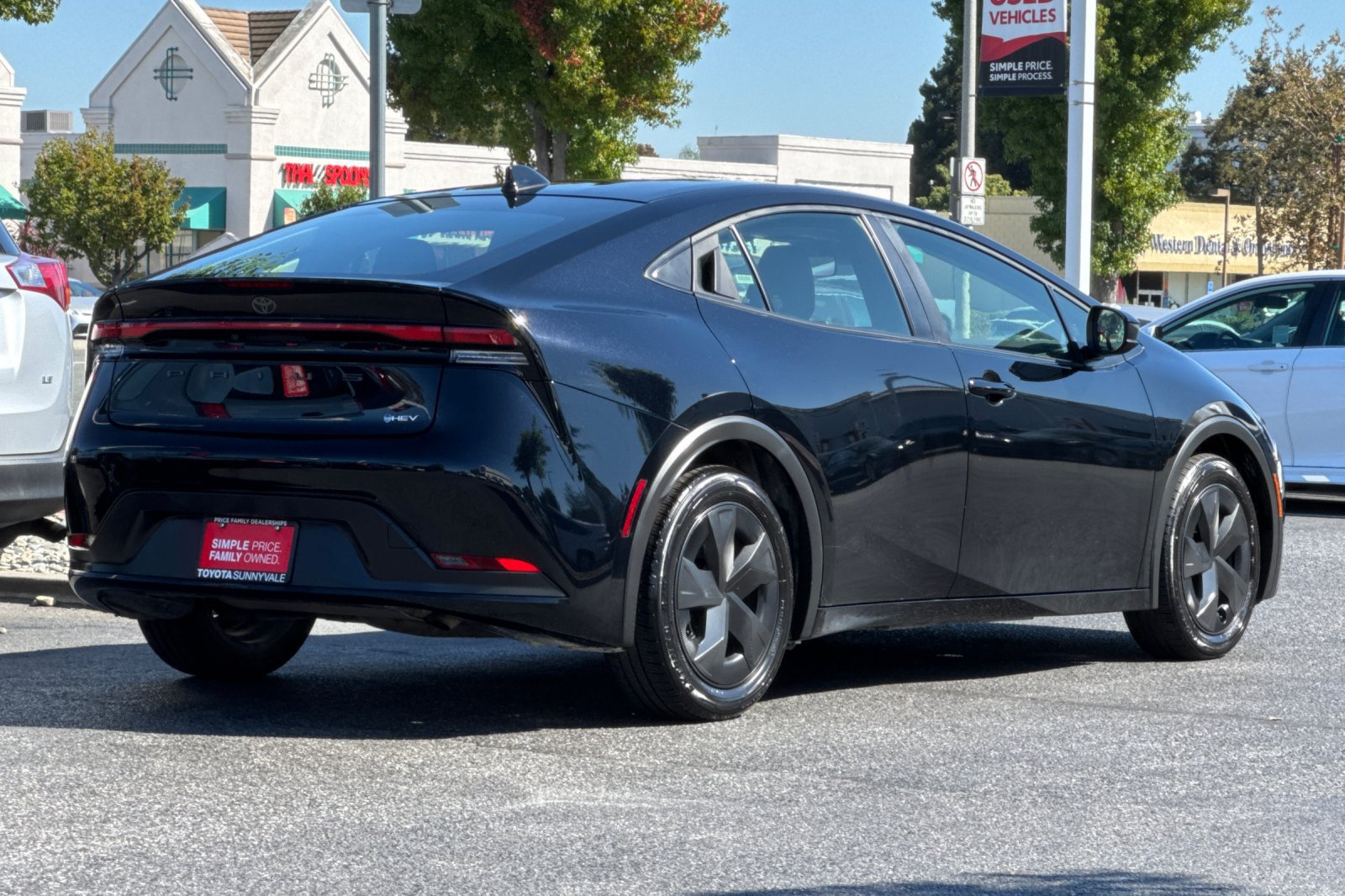 Used 2025 Toyota Prius LE FWD image 6