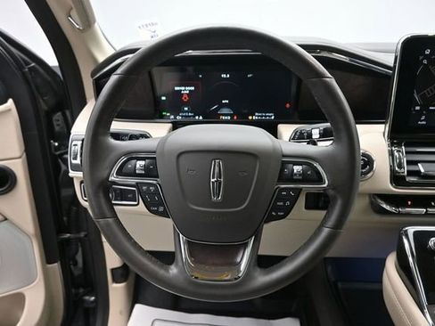 Certified 2021 Lincoln Navigator Reserve w/ Luxury Package AWD/4WD image 15