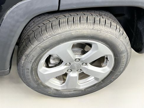 Used 2021 Jeep Compass Latitude image 28