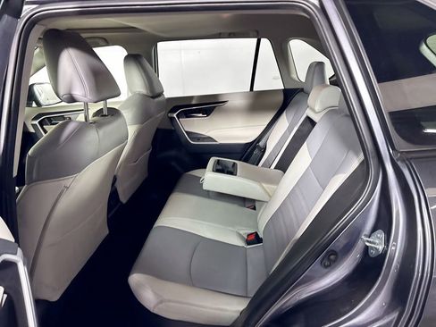 Used 2021 Toyota RAV4 XLE Premium image 20