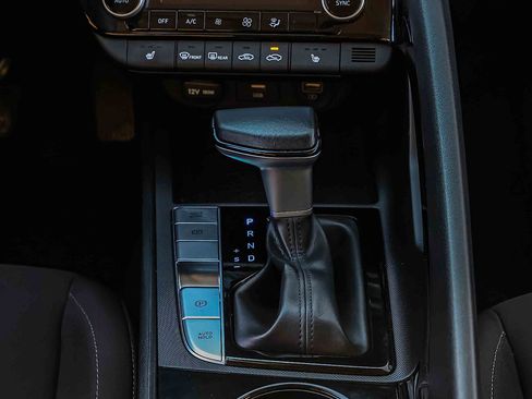 Used 2023 Hyundai Elantra SEL w/ Convenience Package image 12