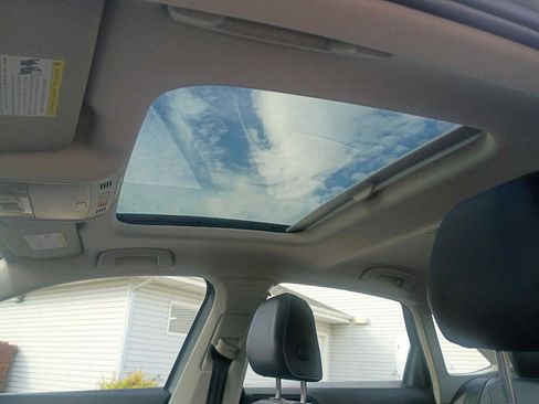 Used 2023 Volkswagen Jetta SE w/ Panoramic Sunroof Package image 13