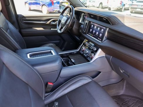 Used 2021 GMC Yukon XL Denali w/ Denali Premium Package AWD/4WD image 31