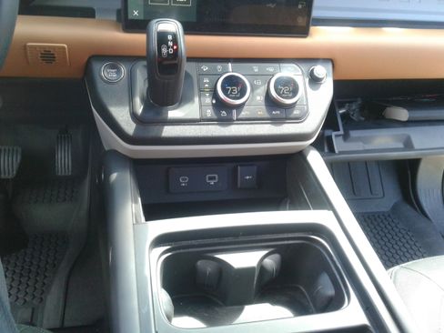 Used 2024 Land Rover Defender 130 X-Dynamic SE AWD/4WD image 16