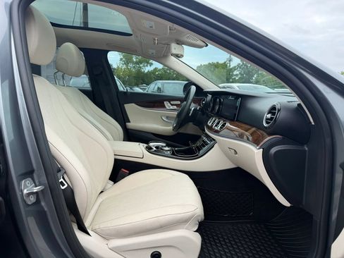 Used 2017 Mercedes-Benz E 400 4MATIC Wagon image 26