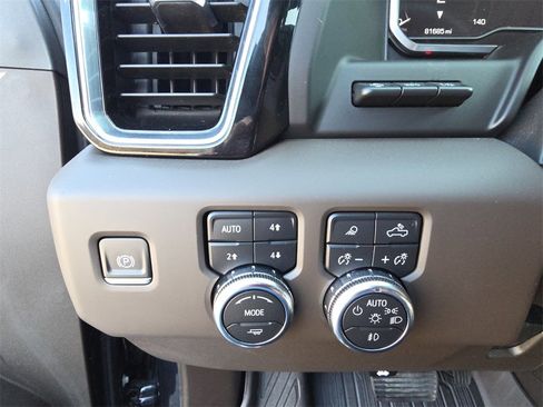 Used 2024 GMC Sierra 2500 Denali w/ Denali Reserve Package image 22