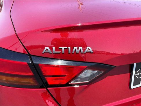 Certified 2024 Nissan Altima 2.5 SR w/ SR Premium Package FWD image 10