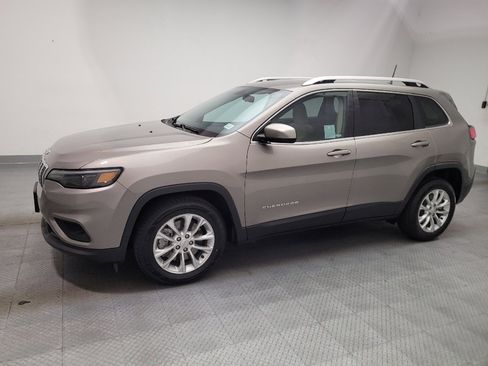 Used 2019 Jeep Cherokee Latitude w/ Popular Appearance Group FWD image 2