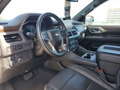 Used 2023 Chevrolet Suburban Premier image 17