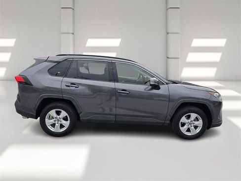 Used 2019 Toyota RAV4 XLE image 3