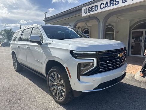 Used 2025 Chevrolet Suburban High Country image 3