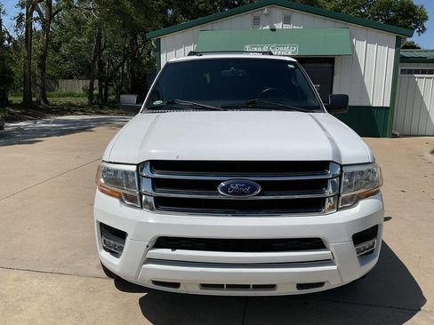 Used 2015 Ford Expedition EL XLT image 4