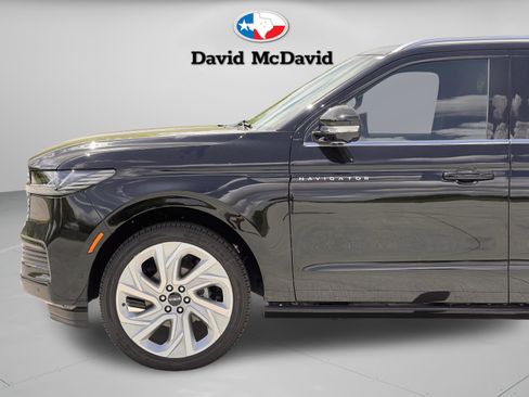 New 2025 Lincoln Navigator Black Label image 32