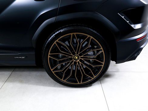 Used 2025 Lamborghini Urus SE AWD/4WD image 42