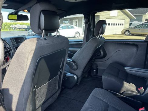 Used 2020 Dodge Grand Caravan SE FWD image 19