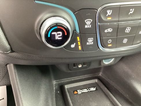 Used 2023 Chevrolet Traverse LT image 47