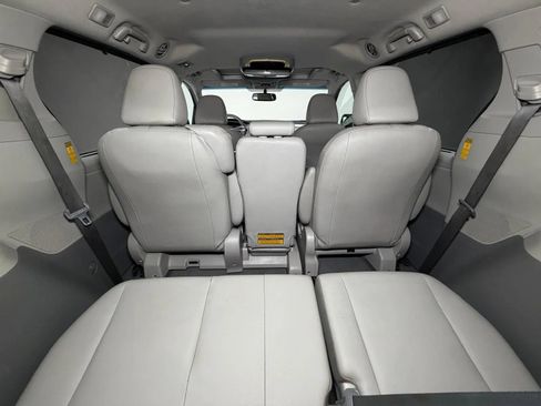 Used 2014 Toyota Sienna XLE FWD image 14