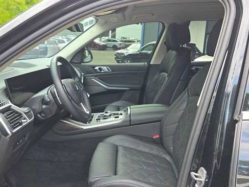 Used 2025 BMW X7 xDrive40i w/ Premium Package AWD/4WD image 21