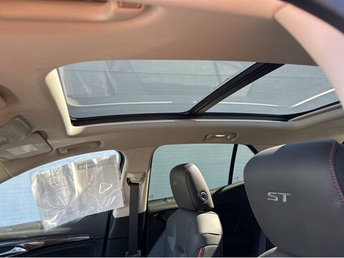 Certified 2022 Buick Envision Essence w/ Technology Package II image 24