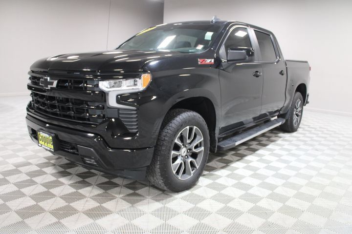 Used 2024 Chevrolet Silverado 1500 RST w/ Z71 Off-Road Package AWD/4WD image 7