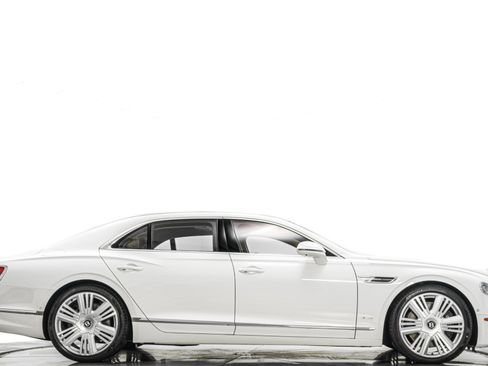 Used 2026 Bentley Flying Spur Plug-In Hybrid image 2