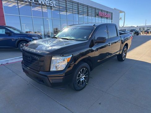 Used 2021 Nissan Titan SV AWD/4WD image 1
