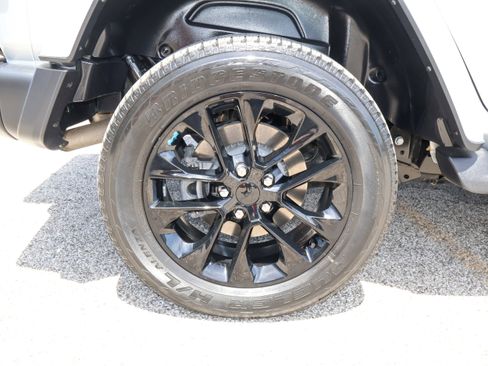 Used 2023 Jeep Wrangler Unlimited Sahara w/ Cold Weather Group AWD/4WD image 40