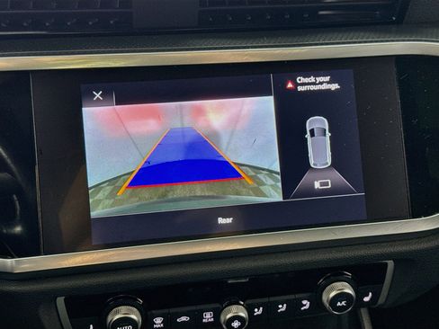 Used 2019 Audi Q3 2.0T Premium image 2