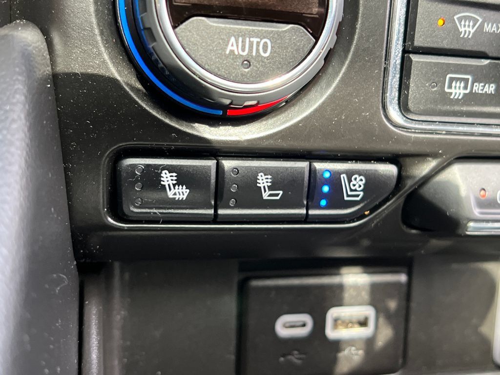 Used 2023 Chevrolet Tahoe Premier AWD/4WD image 30