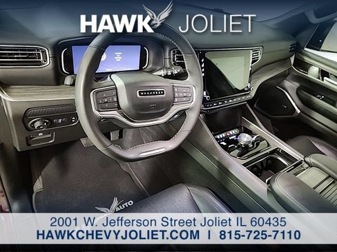 Used 2024 Jeep Wagoneer Series III AWD/4WD image 12