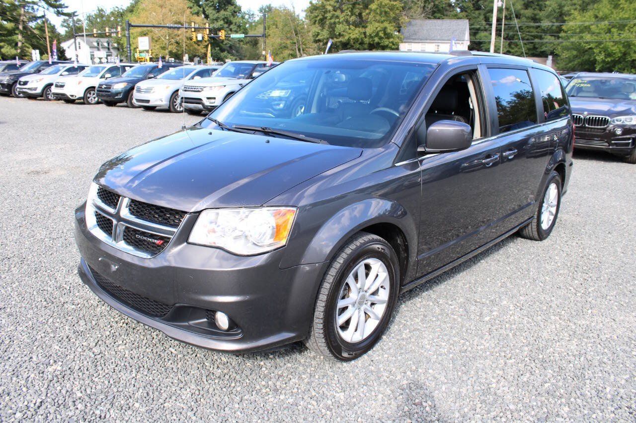 Used 2018 Dodge Grand Caravan SXT FWD image 2
