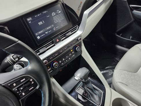 Used 2020 Kia Niro Touring image 27