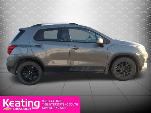 Used 2021 Chevrolet Trax LT w/ Sport Edition FWD image 4