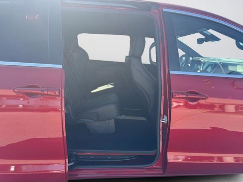 New 2026 Chrysler Pacifica Select image 12