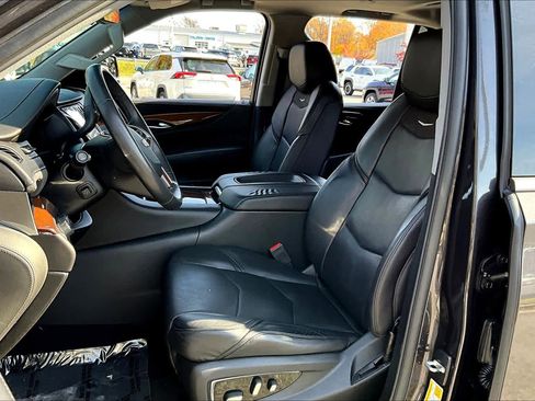 Used 2018 Cadillac Escalade Luxury image 7