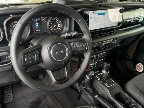 Used 2025 Jeep Wrangler Sport AWD/4WD image 3