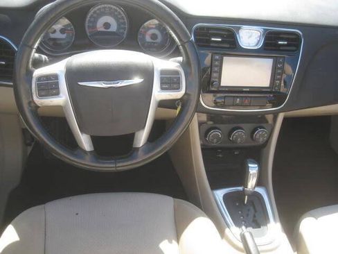 Used 2012 Chrysler 200 Touring FWD image 21
