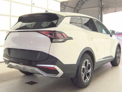 Used 2024 Kia Sportage LX image 3