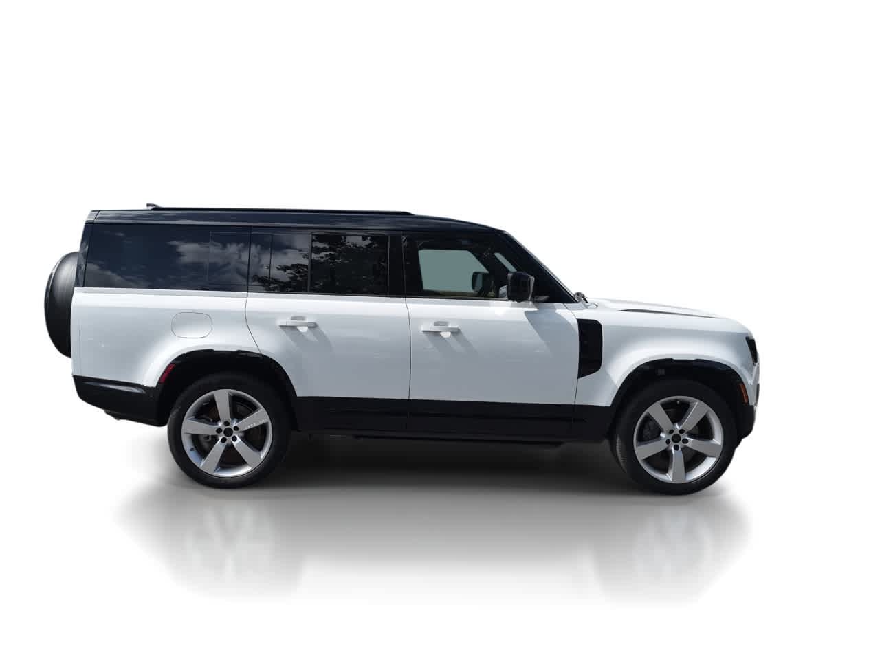 Used 2026 Land Rover Defender 130 X-Dynamic SE AWD/4WD image 9