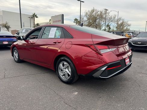 Used 2024 Hyundai Elantra SE image 4