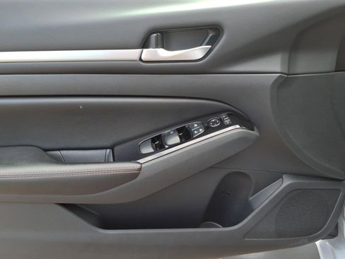 Used 2024 Nissan Altima 2.5 SR FWD image 15