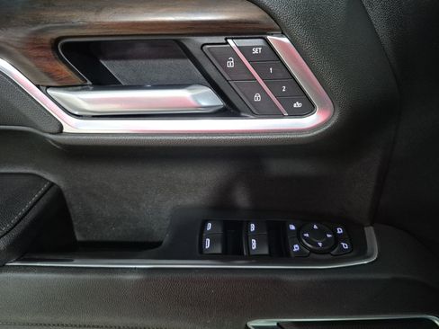 Certified 2025 GMC Sierra 1500 SLT image 23