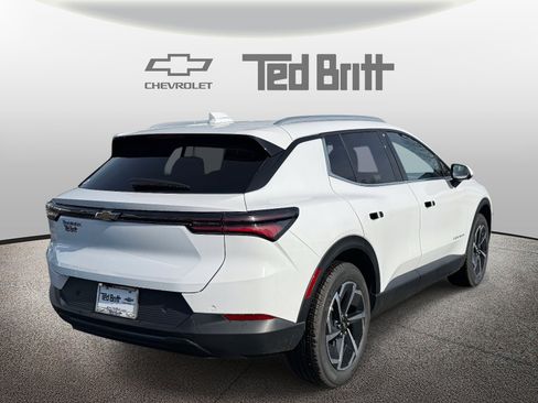 New 2026 Chevrolet Equinox EV LT image 4