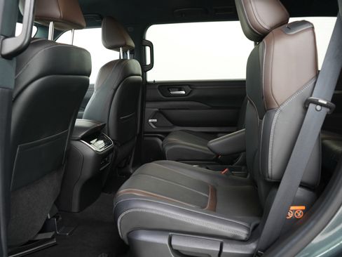 Certified 2025 Nissan Armada SL w/ Captain's Chari Seat Package AWD/4WD image 17