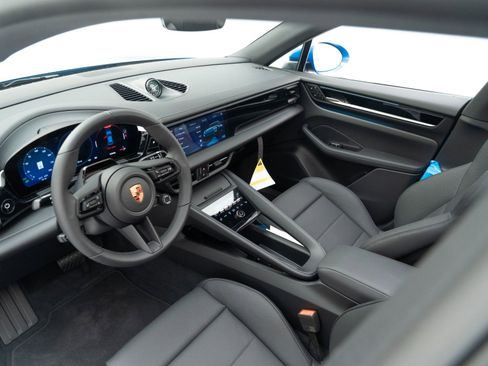 New 2026 Porsche Macan Electric RWD image 4