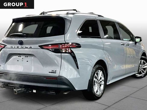 Certified 2022 Toyota Sienna XLE Woodland Edition image 13