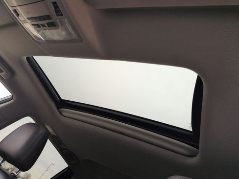 Used 2016 Toyota Highlander XLE image 27