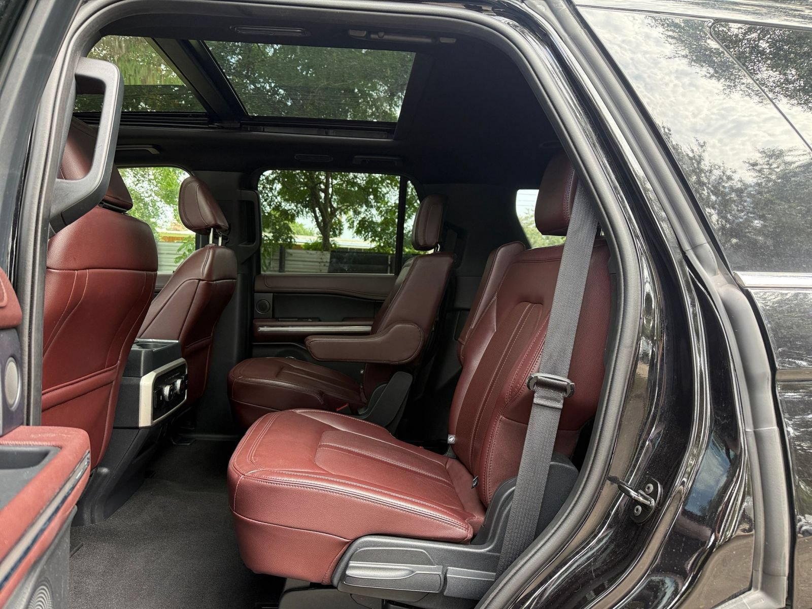 Used 2024 Ford Expedition Limited AWD/4WD image 40