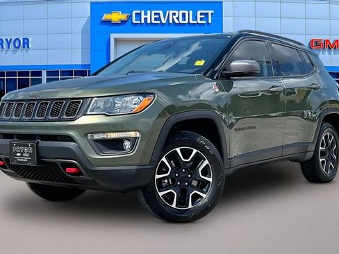 Used 2019 Jeep Compass Trailhawk w/ Leather Interior Group AWD/4WD image 3